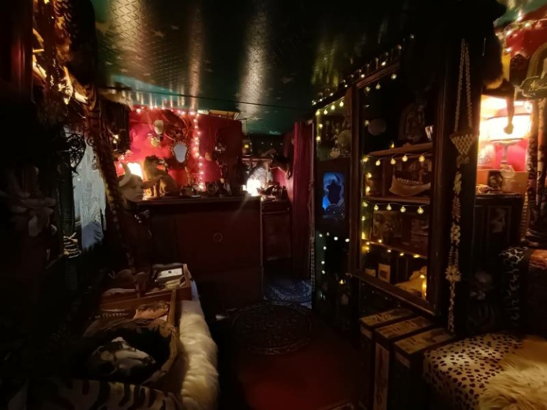 Nocturne dans la Caravâne des Curiosités